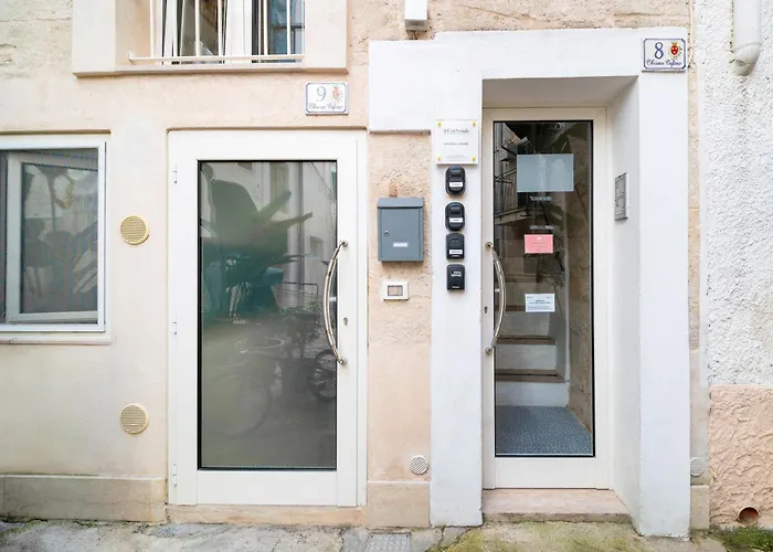 Le Contrade Chiasso Cafaro Affittacamere 4*